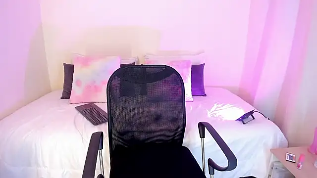 MIAA ROBERTSS online show from March 20, 6:03 am