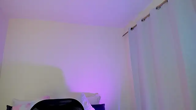 MIAA ROBERTSS online show from April 4, 7:42 pm