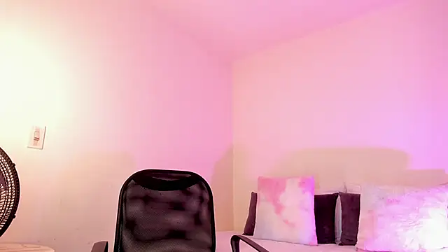 MIAA ROBERTSS online show from March 22, 6:04 am