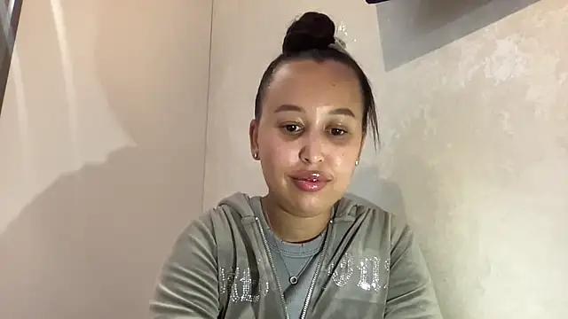 Snapshot of Dana_005 chatting on May 30, 10:48 pm Dana 005 online show from May 30, 10:48 pm