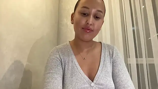 Snapshot of Dana_005 chatting on June 24, 9:34 pm Dana 005 online show from June 24, 9:34 pm