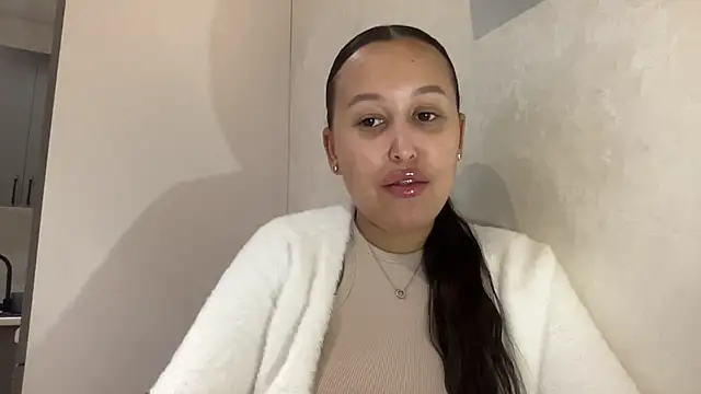 Snapshot of Dana_005 chatting on May 2, 9:42 pm Dana 005 online show from May 2, 9:42 pm