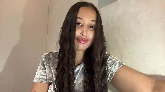 Snapshot of Dana_005 chatting on May 6, 8:24 pm Dana 005 online show from May 6, 8:24 pm