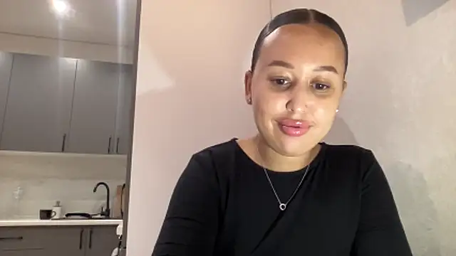 Snapshot of Dana_005 chatting on June 3, 9:41 pm Dana 005 online show from June 3, 9:41 pm