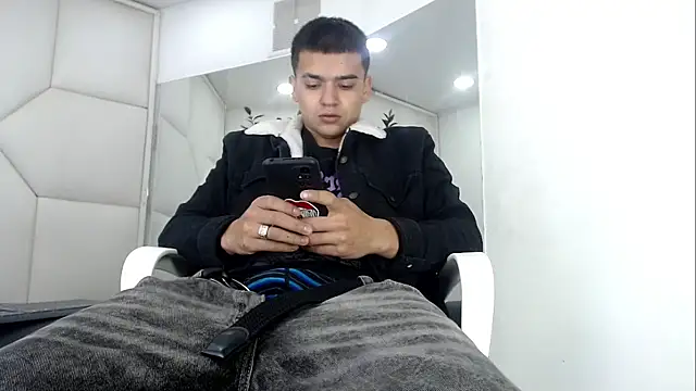 Snapshot of SanttiiBuck chatting on February 28, 11:43 am SanttiiBuck online show from February 28, 11:43 am