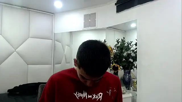 Snapshot of SanttiiBuck chatting on February 24, 1:12 pm SanttiiBuck online show from February 24, 1:12 pm