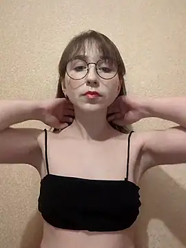 Ella17582 online show from March 4, 9:33 pm