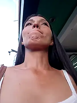 sandy 11  online show from March 14, 10:49 pm