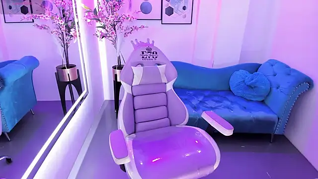 Chloe meoww online show from May 29, 12:11 pm