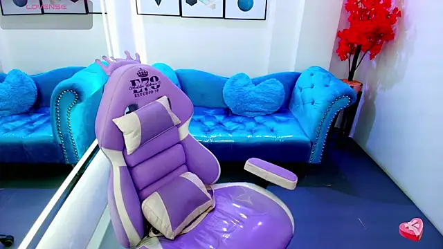 Chloe meoww online show from March 24, 7:47 pm