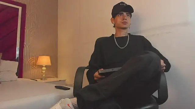 Dominic Foxx online show from February 24, 1:23 pm