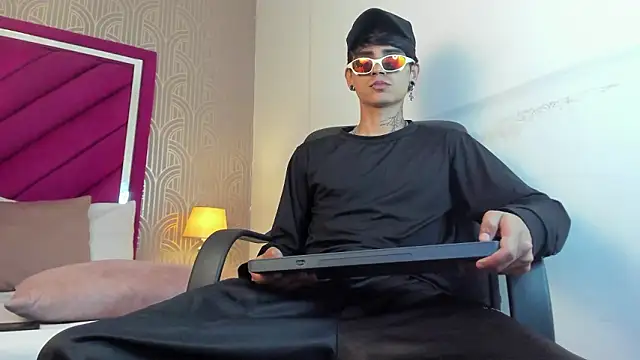 Dominic Foxx online show from February 27, 1:22 pm