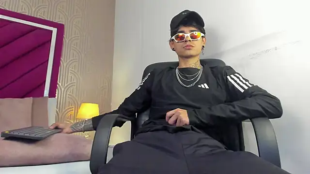 Dominic Foxx online show from February 28, 1:55 pm