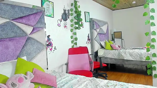 JennieRider online show from April 5, 6:25 pm