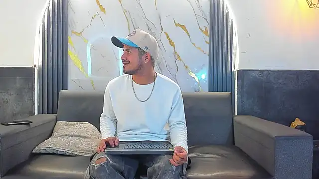 Latins on fire online show from March 15, 12:34 pm