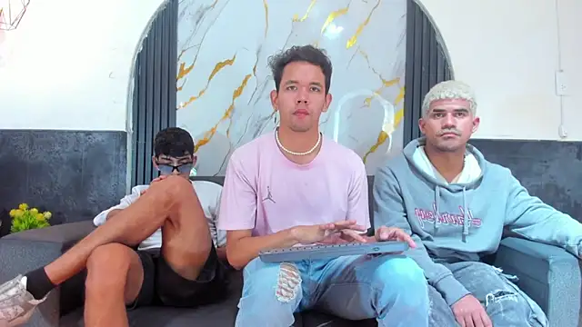 Latins on fire online show from February 25, 8:08 pm