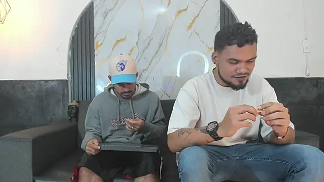 Latins on fire online show from April 15, 7:58 pm