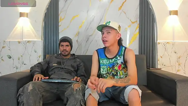 Snapshot of Latins_on_fire chatting on June 12, 12:25 pm Latins on fire online show from June 12, 12:25 pm