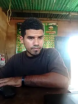 Snapshot of Latins_on_fire chatting on July 18, 4:37 pm Latins on fire online show from July 18, 4:37 pm