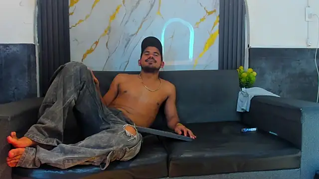 Latins on fire online show from April 17, 11:18 pm