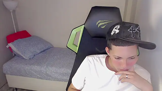 Street poemm  online show from March 17, 10:13 pm