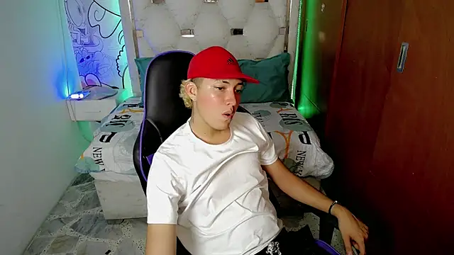 Street poemm  online show from February 21, 4:03 am