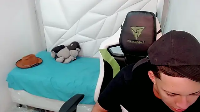 Street poemm  online show from March 8, 3:43 am