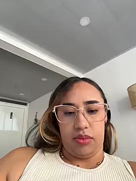 Eyssha online show from February 26, 2:50 pm