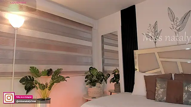 missnataly online show from April 8, 10:33 pm