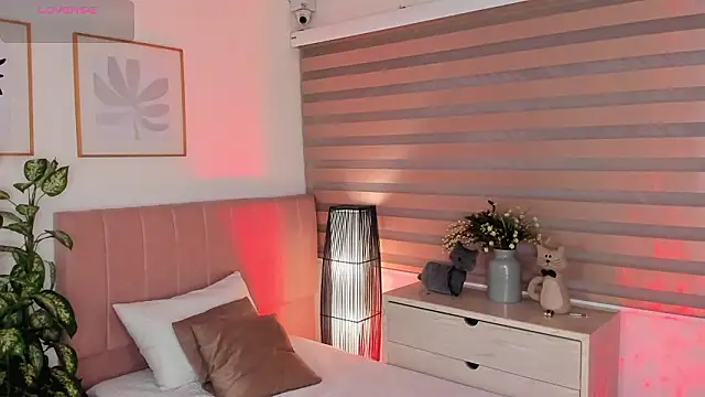 missnataly online show from March 13, 1:05 pm