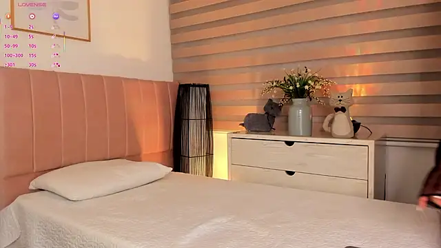 missnataly online show from February 25, 12:16 pm