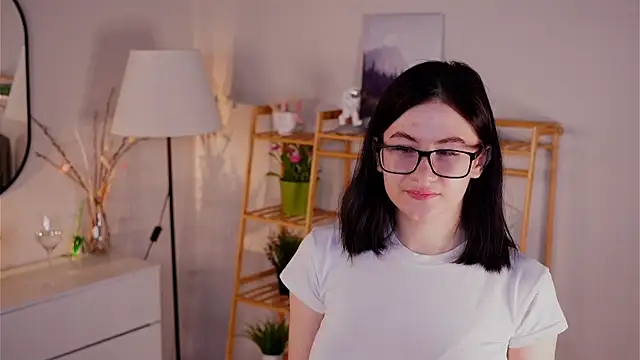 TwilaMode online show from March 2, 3:51 am