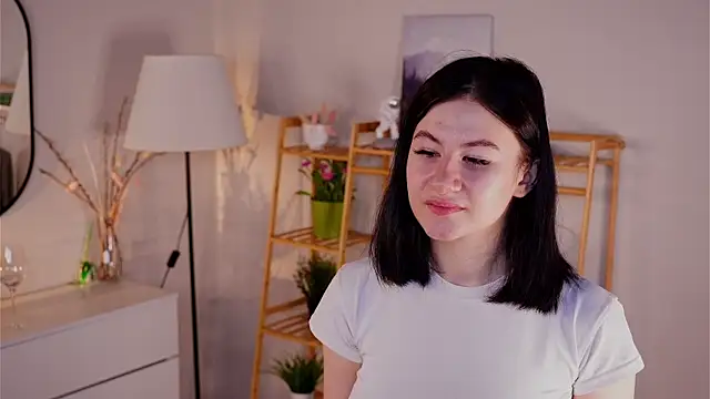 TwilaMode online show from March 2, 5:08 am