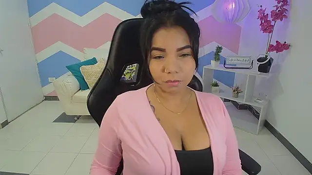 Snapshot of Elizabeth_Suan_ chatting on March 20, 11:44 am Elizabeth Suan online show from March 20, 11:44 am