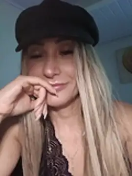 Snapshot of anajulia10 chatting on July 6, 4:41 am anajulia10 online show from July 6, 4:41 am