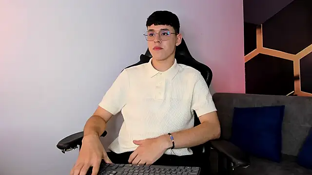 Snapshot of IanBlake_ chatting on March 2, 9:11 pm IanBlake online show from March 2, 9:11 pm