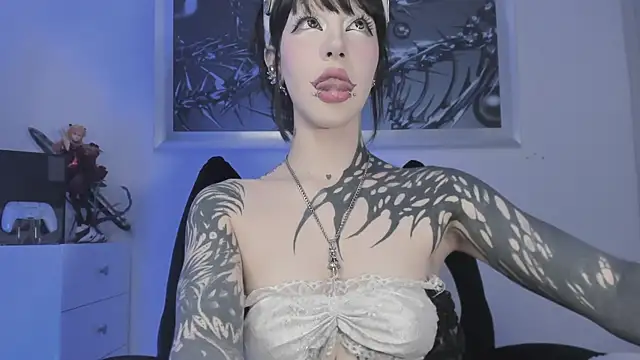 elledanielle online show from May 15, 5:27 am
