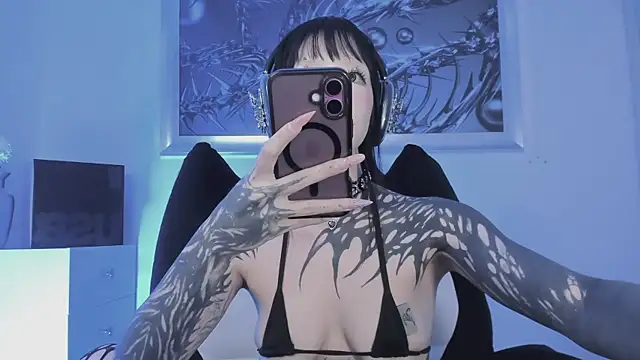 elledanielle online show from March 3, 7:04 am