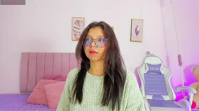 Zoow bluussh online show from April 9, 12:00 pm