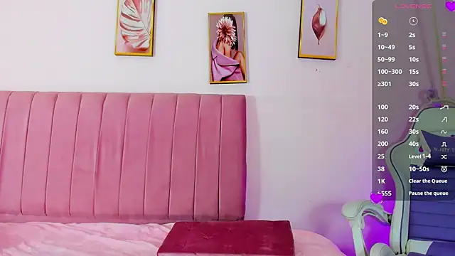 Zoow bluussh online show from March 28, 12:06 pm