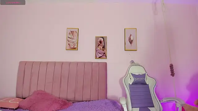 Zoow bluussh online show from April 16, 12:06 pm