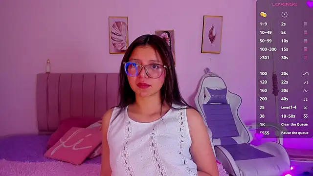 Zoow bluussh online show from March 31, 12:07 pm