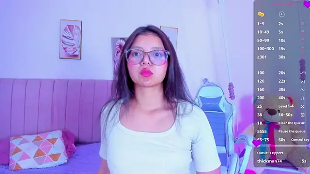 Zoow bluussh online show from April 7, 12:07 pm