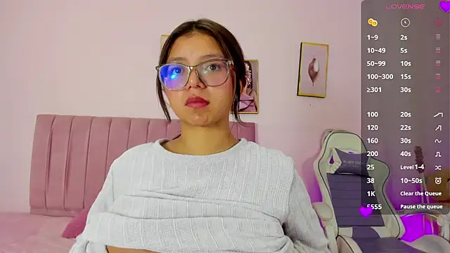 Zoow bluussh online show from March 26, 12:14 pm