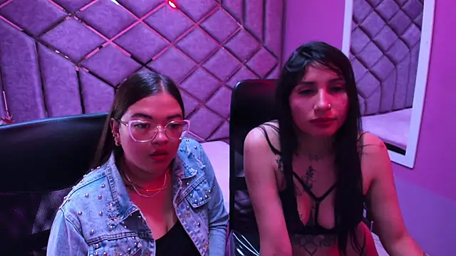 Snapshot of Scarlet_And_SofiDioamond chatting on March 2, 2:34 am Scarlet And SofiDioamond online show from March 2, 2:34 am