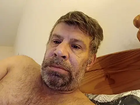 Snapshot of stud2512 chatting on April 28, 6:40 am stud2512 online show from April 28, 6:40 am