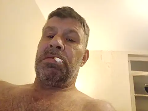 Snapshot of stud2512 chatting on May 4, 11:29 pm stud2512 online show from May 4, 11:29 pm