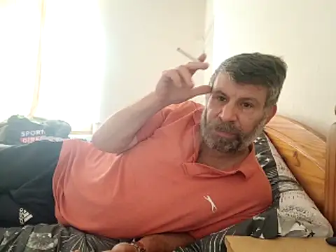 Snapshot of stud2512 chatting on April 19, 8:15 am stud2512 online show from April 19, 8:15 am