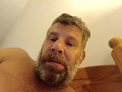 Snapshot of stud2512 chatting on May 27, 5:04 am stud2512 online show from May 27, 5:04 am