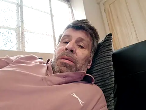 Snapshot of stud2512 chatting on April 21, 3:40 pm stud2512 online show from April 21, 3:40 pm